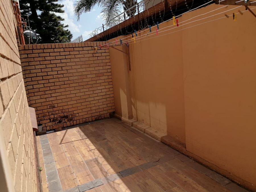 6 Bedroom Property for Sale in Zinniaville North West